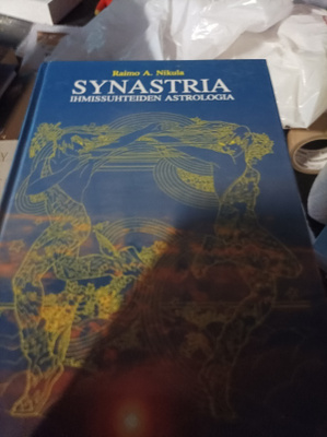 Raimo A. Nikula Synastria ihmissuhteiden astrologia