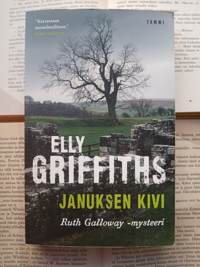Elly Griffiths - Januksen kivi (nid.)