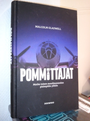 GLADWELL : POMMITTAJAT ( SIS POSTIKULU)