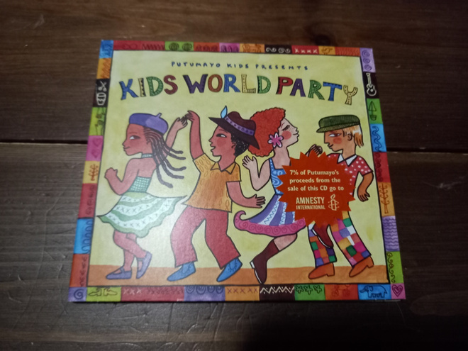 PUTUMAYO - KIDS WORLD PARTY kokoelma CD 2011