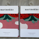 MARIMEKKO MANSIKKAVUORET PUSSILAKANASETTI 2 KPL UUSIA - pikkukuva 1