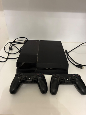 Playstation 4 konsoli + 2 ohjainta