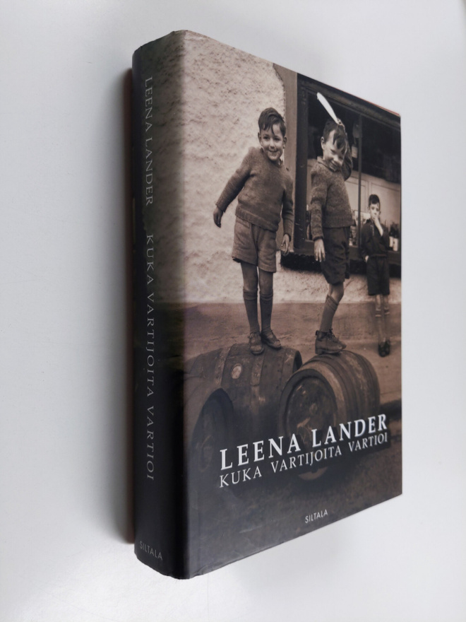Leena Lander : Kuka vartijoita vartioi
