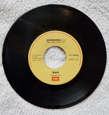 Mari (Rantasila) – Auringossa 7" vinyyli single