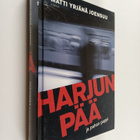 Matti Yrjänä Joensuu : Harjunpää ja pahan pappi - pikkukuva 1