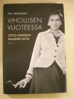 Hal Vaughan: Vihollisen vuoteessa - Coco Chanelin salainen s