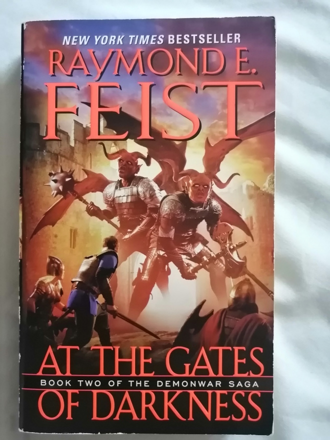 Feist, Raymond E.: Darkwar Saga book 2: Into a Dark Realm