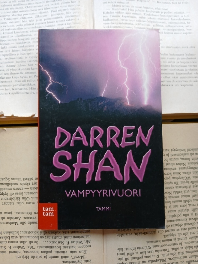 Darren Shan - Vampyyrivuori (pokkari)