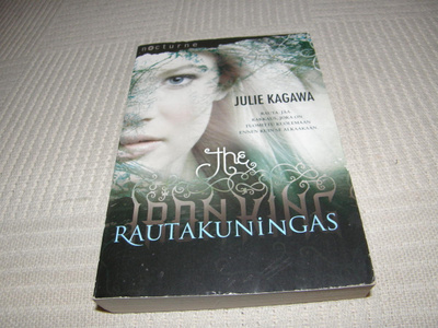 Julie Kagawa Rautakuningas -nid