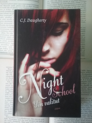 C.J. Daugherty - Night School: Yön valitut, Yön perintö