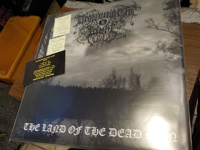 DROWNING THE LIGHT - LAND OF THE DEAD SUN UUSI 10''