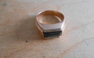 Miesten kultasormus kiveillä, koko 20, paino 8,4gr.