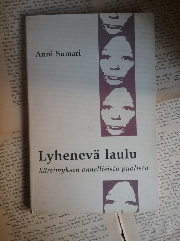 Anni Sumari - Lyhenevä laulu kärsimyksen onnellisista...