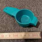 Tupperware keltainen minisiivilä / teesihti / lävikkö - pikkukuva 2
