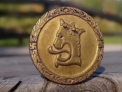 Sotaaikainen Hakaristein merkki. Valmistajan leimalla.