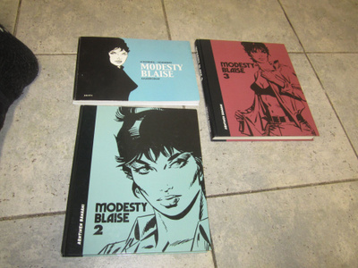 3 x modesty blaise albumia ( 2 kovakantista )