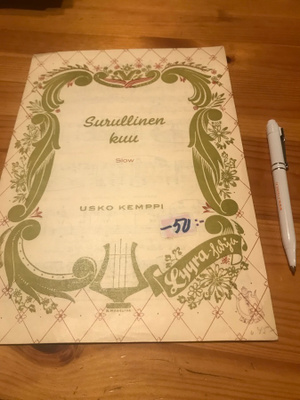 Surullinen kuu-nuotisto