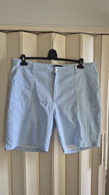 Zizzi raidalliset shortsit 48