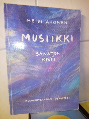Heidi Ahonen : Musiikki -  sanaton kieli ( SIS POSTIKULU)