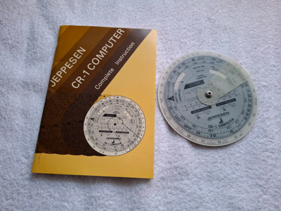 JEPPESEN-lentotietokone CR-1 ja ohjekirja 1973