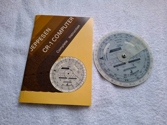 JEPPESEN-lentotietokone CR-1 ja ohjekirja 1973