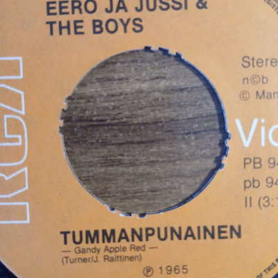 Eero ja Jussi : Tummanpunainen / Soittajan vaimo. 7" single