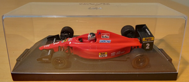 Onyx Ferrari F1-90 -pienoismalli