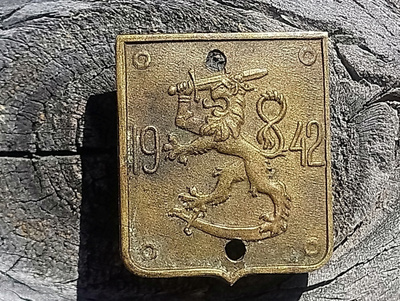 Sodanaikainen talkoomerkki - 1942. Ommeltava. Halkaisija - 2
