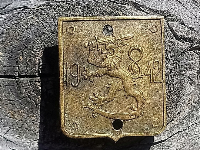 Sodanaikainen talkoomerkki - 1942. Ommeltava. Halkaisija - 2