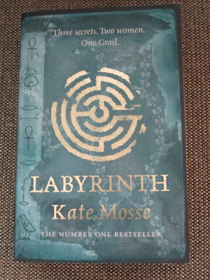 Kate Mosse LABYRINTH - Three secrets, Two women, One Grail