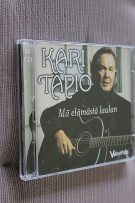 2CD Kari Tapio : Mä elämästä laulan