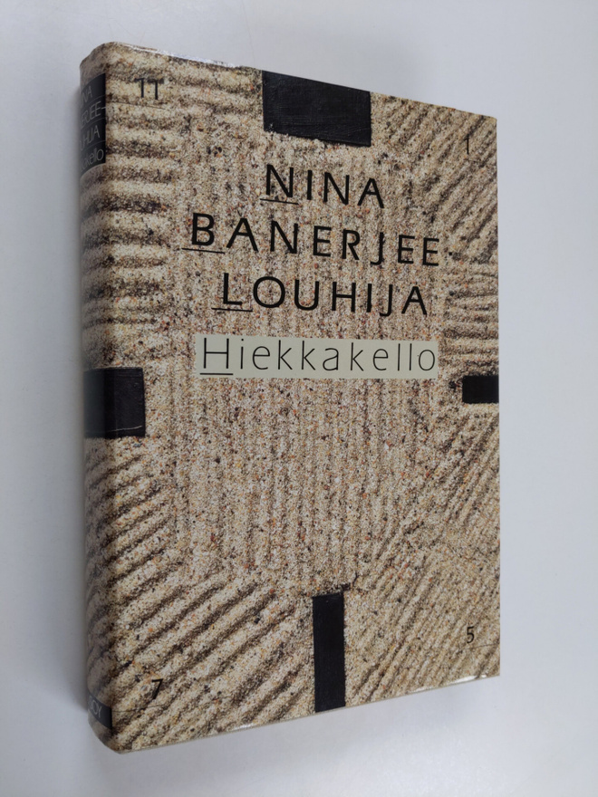 Nina Banerjee-Louhija : Hiekkakello