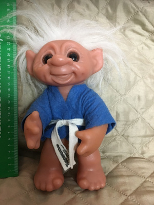 Dam Trolli valkoiset hiukset 23 cm sininen takki vintage
