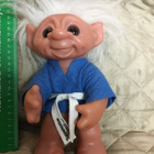 Dam Trolli valkoiset hiukset 23 cm sininen takki vintage - pikkukuva 1