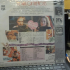 THE WAR OF THE ROSES M-/M- LASER DISC - pikkukuva 2