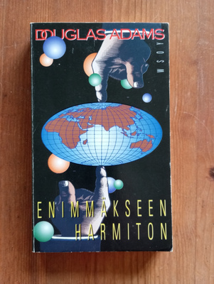 Douglas Adams Enimmäkseen Harmiton