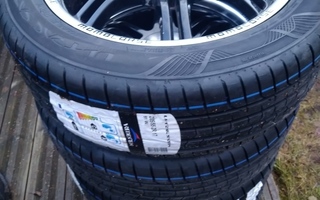Kesärenkaat 205/55ZR17 Momon vanteilla.
