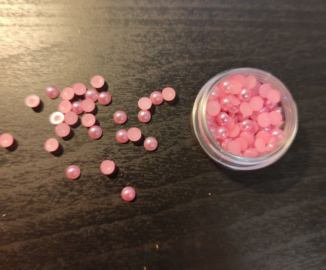 4mm pinkkejä helmenpuolikkaita 100 kpl
