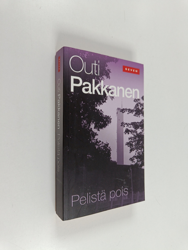 Outi Pakkanen : Pelistä pois