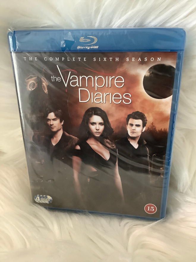 the VAMPIRE DIARIES  KAUSI 6 (UUSI,MUOVEISSA)