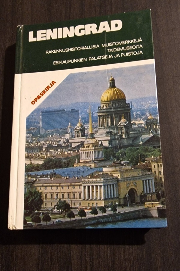 Bartenev, Igor ym.: Leningrad, Rakennushistoriallisia...