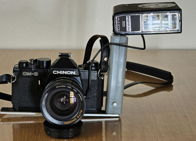 == Compact L-Bracket Flash Holder