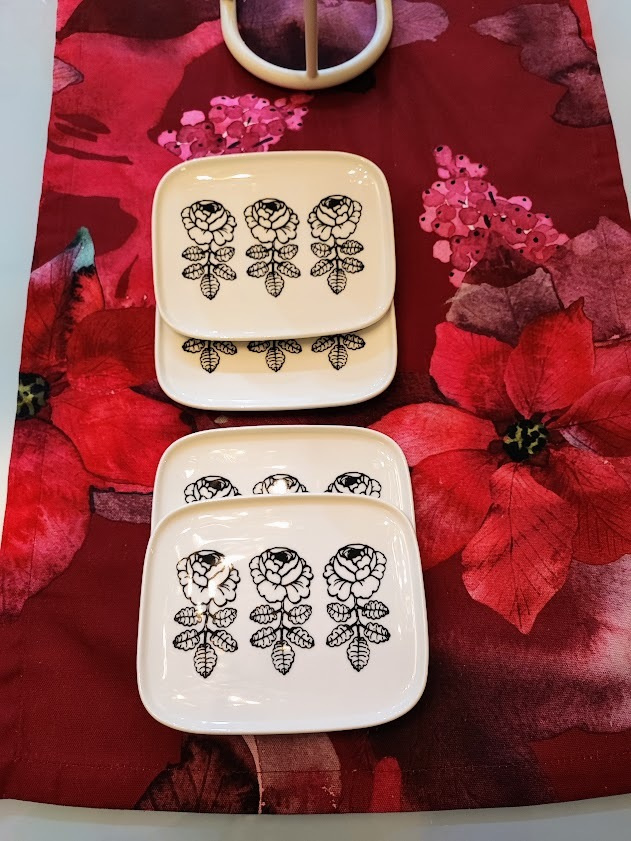 Vihkiruusu lautaset 15e/kpl (Marimekko)