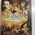 Deadwood, 1.Tuotantokausi, 4-Levyn BOXI - DVD - pikkukuva 1