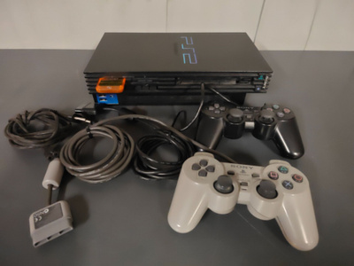 Sony Playstation 2 pelikonsoli+ohjaimet
