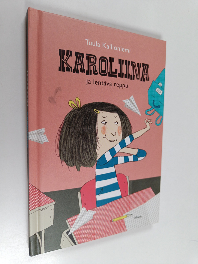 Tuula Kallioniemi : Karoliina ja lentävä reppu