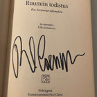 Patricia Cornwell - Ruumiin todistus (nimikirjoitus) - pikkukuva 1