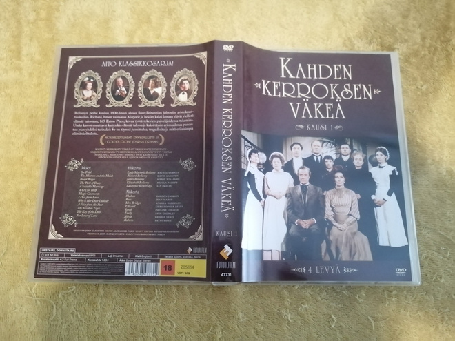KAHDEN KERROKSEN VÄKEÄ - Kausi 1 DVD