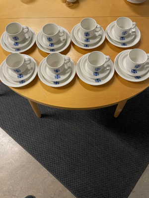 Lotta Svärd kahvikupit ja pullalautaset 8 kpl