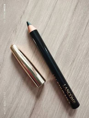 Lancome musta silmämeikkikynä Le Crayon Khol